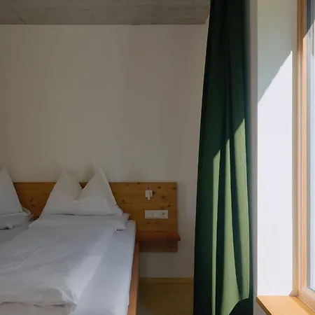 Проживание в семье Haus Aerli