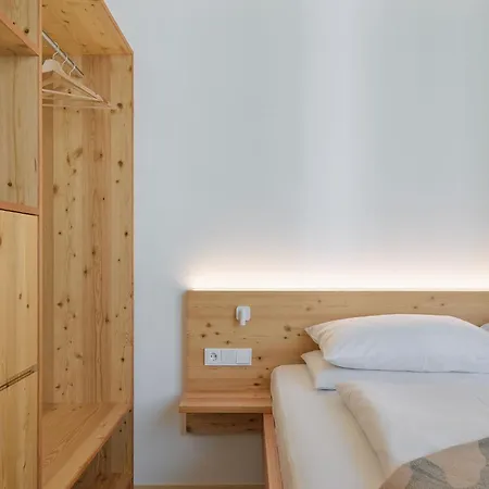 Haus Aerli ホームステイ *